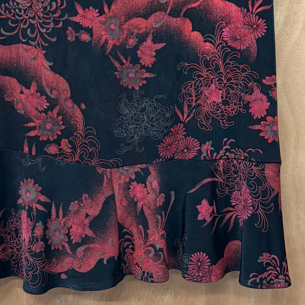 90s/y2k slinky above knee skirt with red floral pattern, size petite medium - Picture 3 of 7